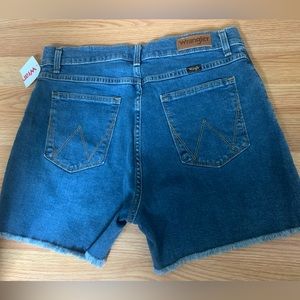 Wrangler Cut Off Frayed Jeans Shorts 4" Junior Women Size 12/31